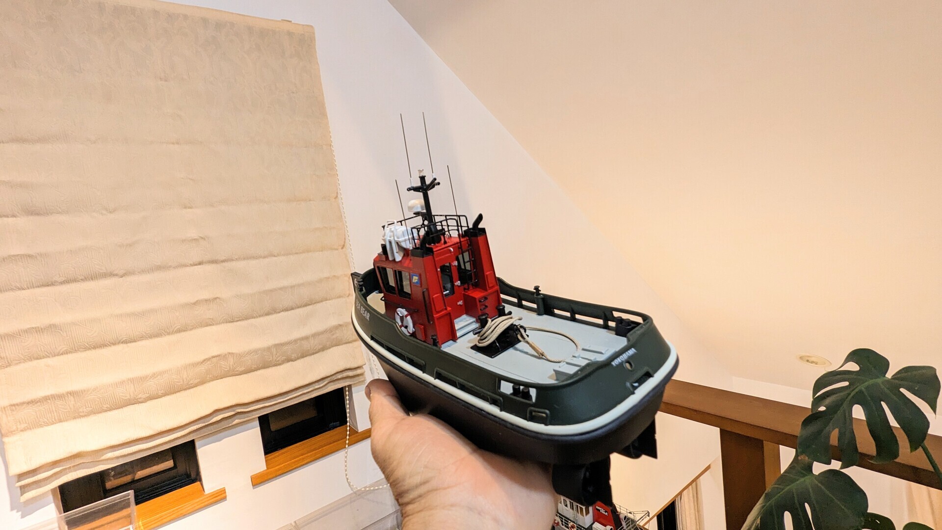 トイラジTUGBOAT 686 カスタマイズ完了: 動く小さな船の模型工作室